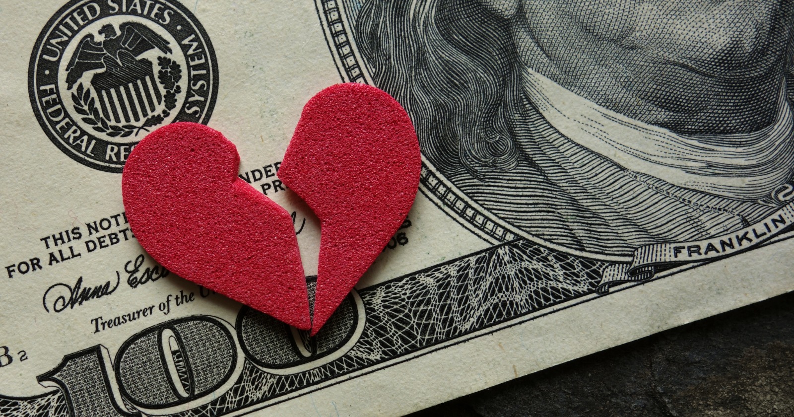 Divorce and a joint lease: who stays, who pays, and how to remove a name