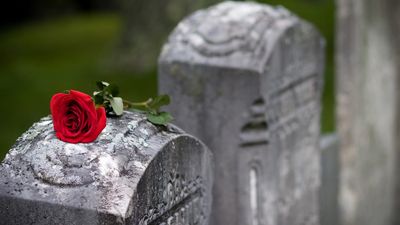 What happens to your security deposit when the landlord dies